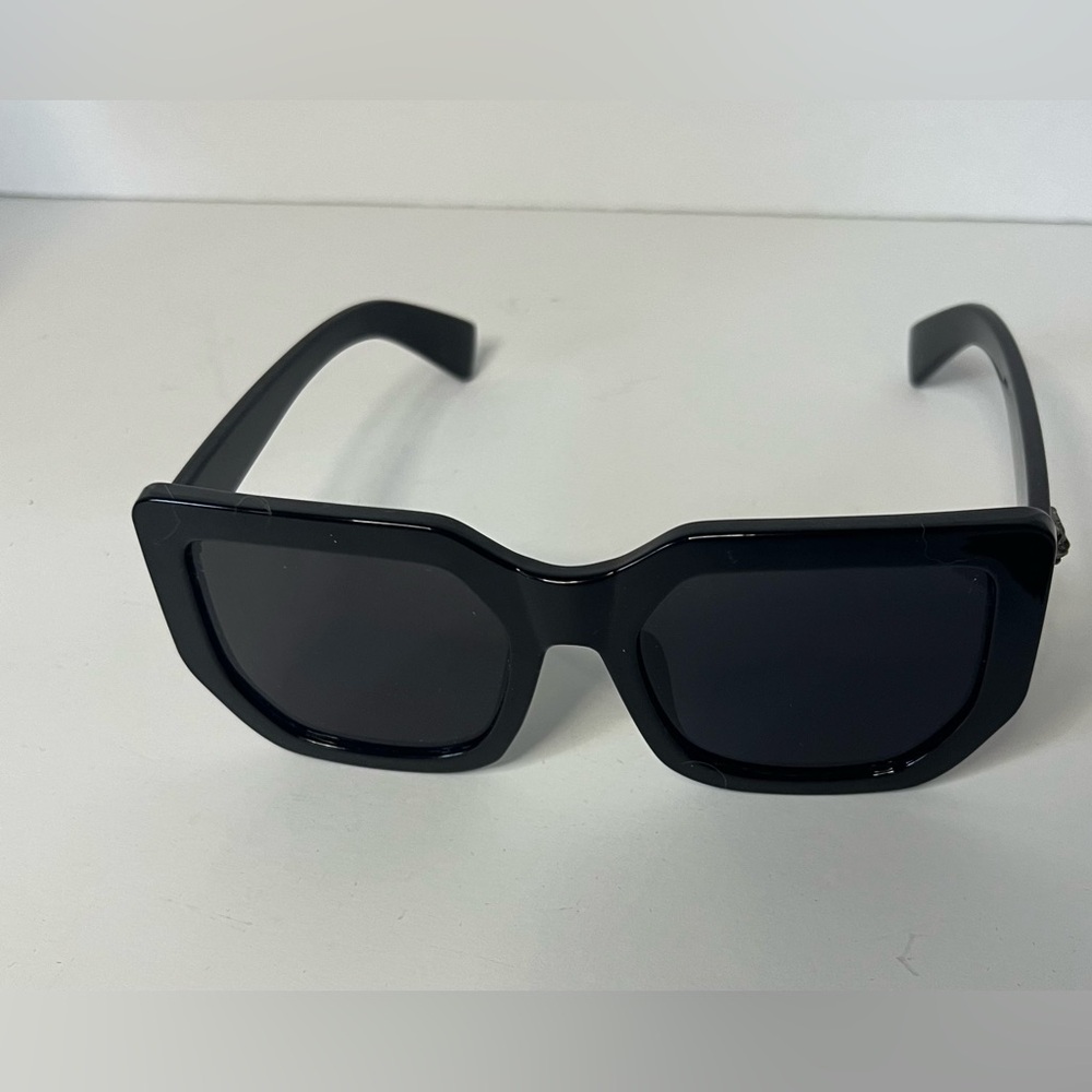 Retro Oversized Square Frame Sunglasses Black Silver Tone Tiger Embellishment - Picture 8 of 11